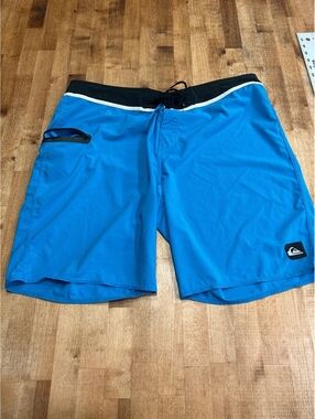 Quiksilver Blue Board Shorts Swim Trunks with Side Pocket